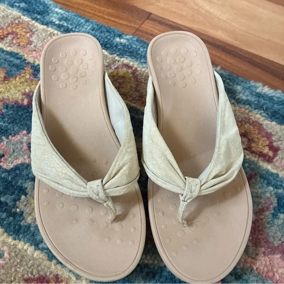 Vionic Arabella Flip Flop Platform Wedge Sandals Champagne SZ 9 - Picture 2 of 10